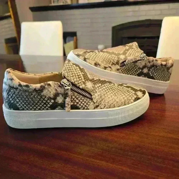 Steve Madden Glaammar Slip On Snakeskin Animal Print Sneaker Black Gray Size 8 - Picture 2 of 8